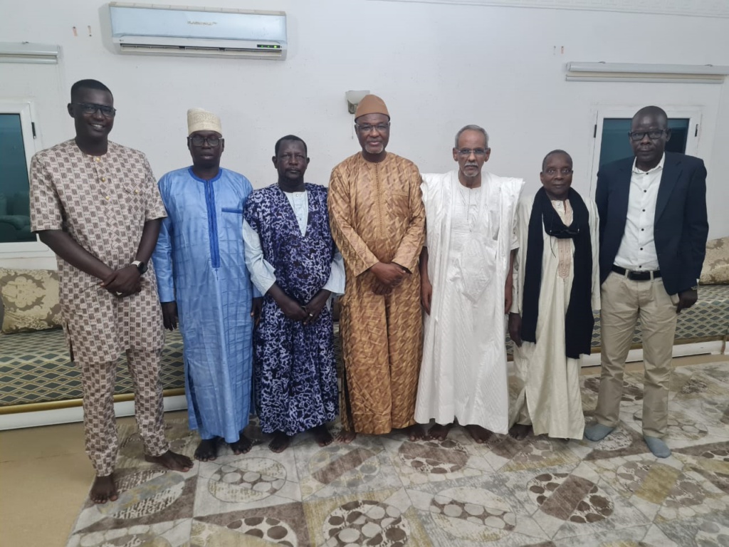 Journée mondiale de la langue Soninké : Rencontre entre l'ambassadeur Cheikhna Ould Nenni et les présidents de l'APS et Wagadou Sané